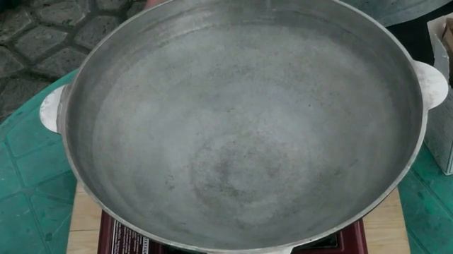 Очистка алюминиевого казана от нагоревшего масла. смотреть онлайн