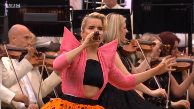 Paloma Faith - Only love can hurt like this (Wimbledon's No.1 Court Celebration) смотреть онлайн