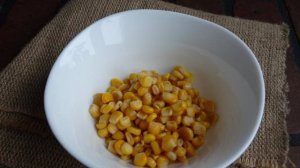 Салат с кукурузой и сельдереем