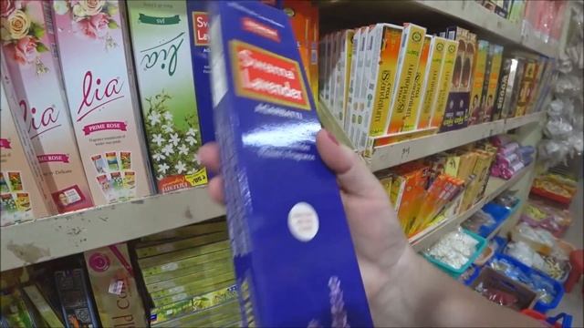 214. Шопинг в Супер Саи Базаре. Покупаю ароматические палочки. Путтапарти. Индия.