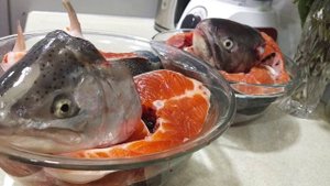 Форель, очистка и разделка, засолка красной икры | MuMa’s kitchen