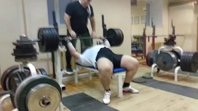 Влад Соловьев, жим штанги лёжа 205кг.