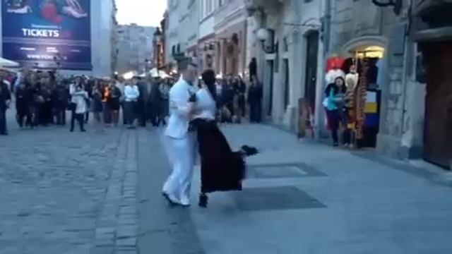 Львов.Вечер. Площа Ринок. Просто так. Танго. смотреть онлайн