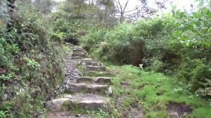 Вымощенная камнями дорога Инки Манко к Юрак Руми