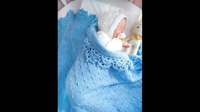 Плед на выписку  Василек. Плед для новорожденного . Вязанный плед в коляску