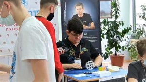 Рекорды Европы по сборке часов Рубика (3.95с по среднему времени и 3.28с в единичной попытке