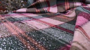 красивая фотозона у фасада цветочного магазина на Ильинской улице в Нижнем Новгороде