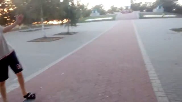 Скейт или Ролики? Гонки за скейтом(SuperVлог) смотреть онлайн