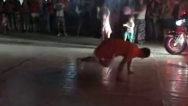 Набережная Судака. Брейк данс. Клуб Ковбой смотреть онлайн