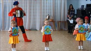 ярмарка в детском саду. номер с подносами.