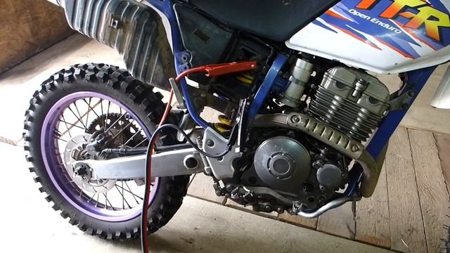 Как снять аккумулятор с эндуро 250 Yamaha TTR-250 Open Enduro холодный запуск. - смотреть видео онлайн от "Гонки на