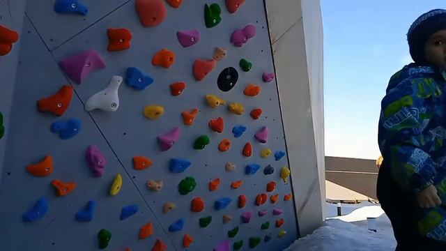 Новая детская площадка с кучей лазалок