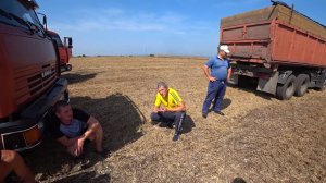 УБОРКА 2021 ДЕНЬ - 17 ДВОЕ КОЛЛЕГ СЛОМАЛИСЬ , А У МЕНЯ АРМАТУРА В КОЛЕСЕ