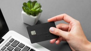 Юрист рассказал, почему вам могут не разрешить воспользоваться банковскими картами родственников