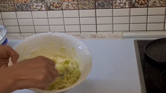 НЕЖНЫЕ ОЛАДЬИ ИЗ КАБАЧКОВ- САМОЕ ВКУСНОЕ ЛЕТНЕЕ БЛЮДО!КАК ПРИГОТОВИТЬ ВКУСНЫЕ ОЛАДЬИ ИЗ КАБАЧКОВ!
