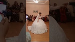 цыганская свадьба персюк и франция  танцуют дядя    с невестой??