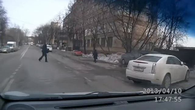 Содержимое сумки дороже жизни! Даже не посмотрел.