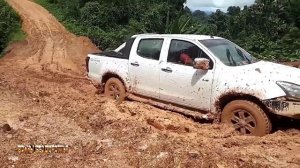 Удивительные навыки вождения на Внедорожниках Mitsubishi Triton Toyota Hilux Isuzu DMAX 4x4 OFF ROAD