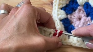 КАК ЛЕГКО СОЕДИНИТЬ БАБУШКИНЫ КВАДРАТЫ КРЮЧКОМ