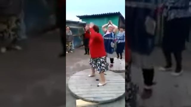 Бабушки танцуют смотреть онлайн