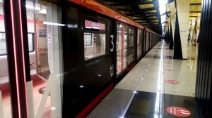 Станция метро Шелепиха. Прибытие и отправление двух Дейн 2020. В сторону ДЦ посадки нет (В депо).