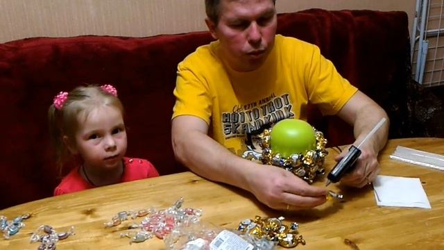 Букет из конфет (Ананас). Поделка, подарок своими руками к 8 марта. смотреть онлайн