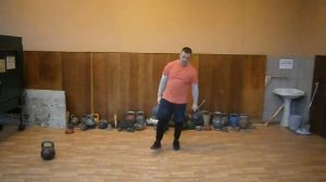 Жим гирь 32+32 кг на попа одной рукой (гири спортивного образца)