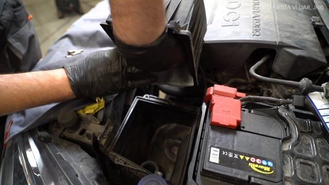 Как да сменим въздушен филтър на FORD FIESTA JA8 [ИНСТРУКЦИЯ AUTODOC] смотреть онлайн