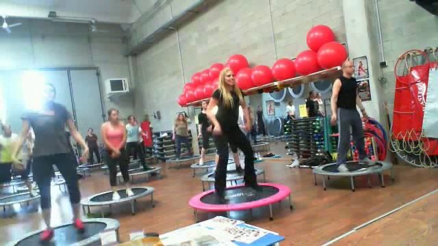 Monya fitness Giwa una lezione zumba jumping comprensiva di kizomba, bachata e salsa смотреть онлайн