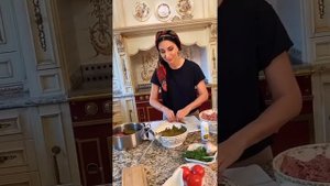 Зара готовит долму