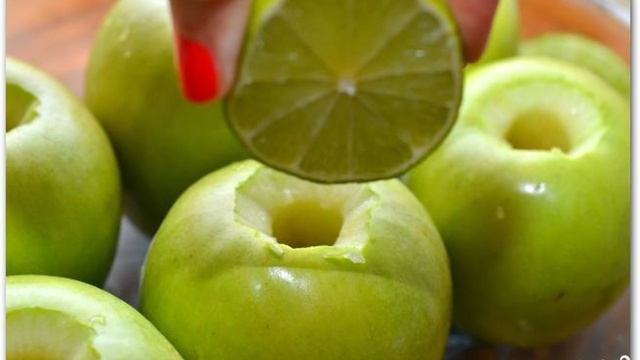 Запеченные яблоки с кедровыми орешками