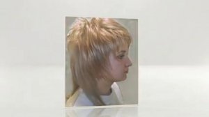 Женская стрижка волчица с косой челкой