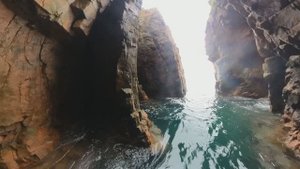 Грот на острове Шкота город Владивосток