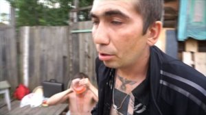 НА ЧТО ГОТОВ МУЖИК РАДИ 500 РУБЛЕЙ | ВЫПИЛИ ПО З ЛИТРА КРОВАВОЙ МЭРИ