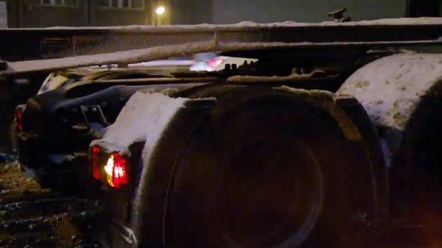 Грузовик на мосту у м.Войковская смотреть онлайн