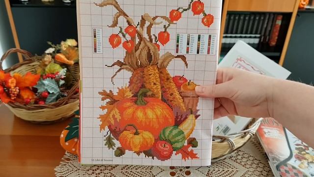 Покупки прикладной вышивальщицы. Ткани, книги, журналы, схемы и тд.