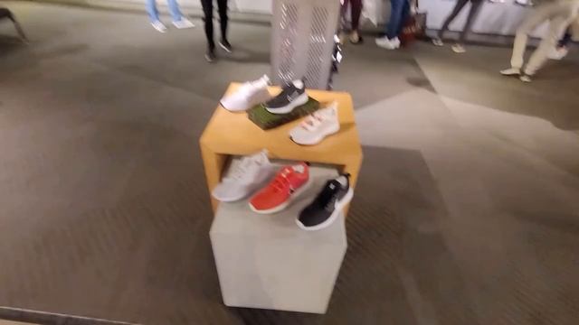 Nike Las Vegas Got Tons Of Stock смотреть онлайн