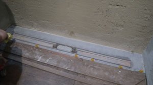 Разуклонка в душевом поддоне плиткой 1, 50 на 0, 30 своими руками.