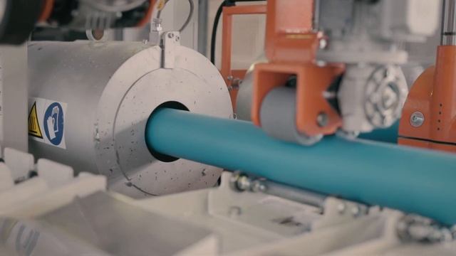 uPVC pipes extrusion line range 63-220 mm, output 600 kg/h based on twin screw extruder смотреть онлайн