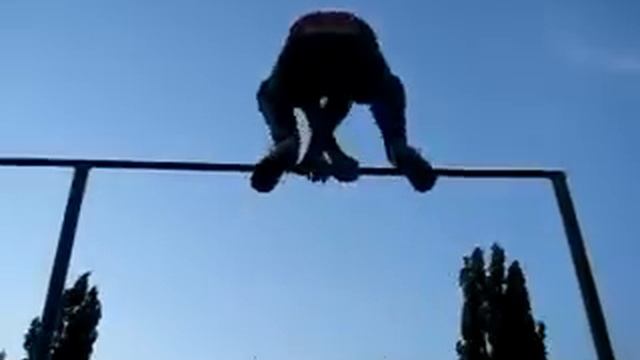 Турник. Обороты стоя с поворотом БМВ