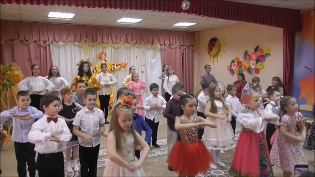 Флешмоб «Что манит птицу». Ведущая - Юданова Ангелина. Мы танцуем, мы играем. смотреть онлайн