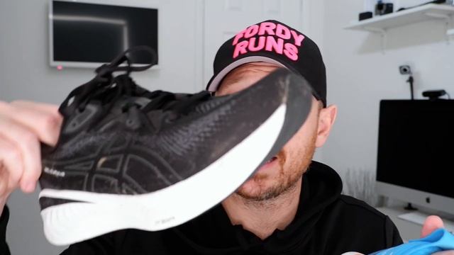 WANT TO BUY ASICS RUNNING SHOES? We compare Nimbus 25 v Cumulus 25!