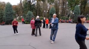 МОИ ЛЮБИМЫЕ ЛЮБА И САН САНЫЧ!???/ СУПЕР ТАНЦЫ В ПАРКЕ ГОРЬКОГО ХАРЬКОВ ОКТЯБРЬ 2020
