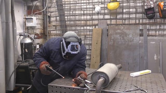 Сварка старого глушителя электродом!