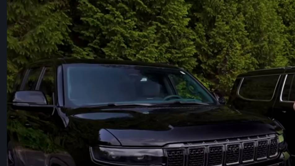Новый двигатель, удлиненный Jeep Grand Wagoneer L, черная версия Obsidian обзор Grand Wagoneer 2023