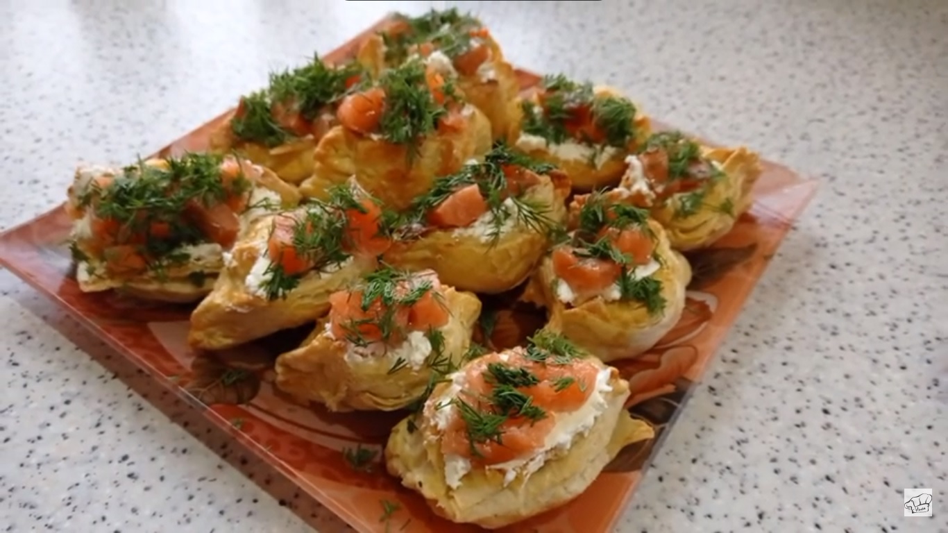 Вкусная и красивая закуска для праздничного стола с красной рыбой.