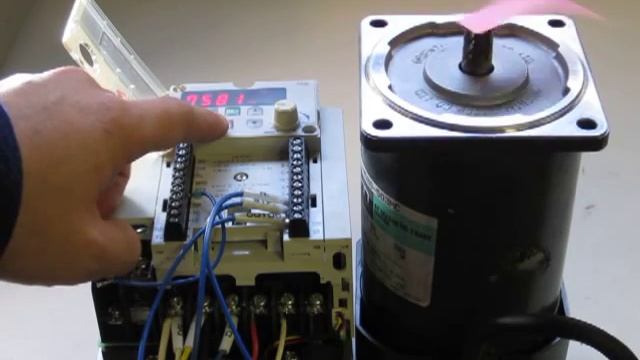 Mitsubishi Electric FR-E520-1.5K INVERTER　動作確認 смотреть онлайн