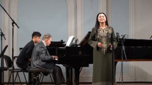 Марлена Мош с оркестром исполняет произведения Саят-Нова.