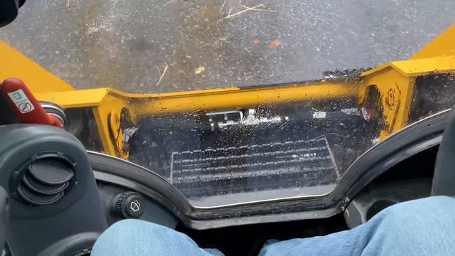 How to drive a CAT skid steer for beginners смотреть онлайн