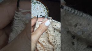 КАК ВВЯЗАТЬ БУСИНЫ в вязание спицами. БУСИНЫ И ШАЛЬ